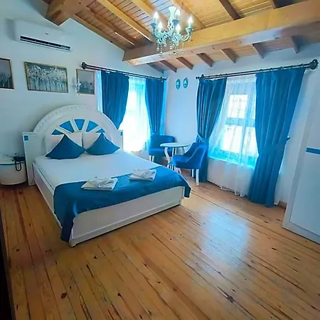 Mavi Otel *